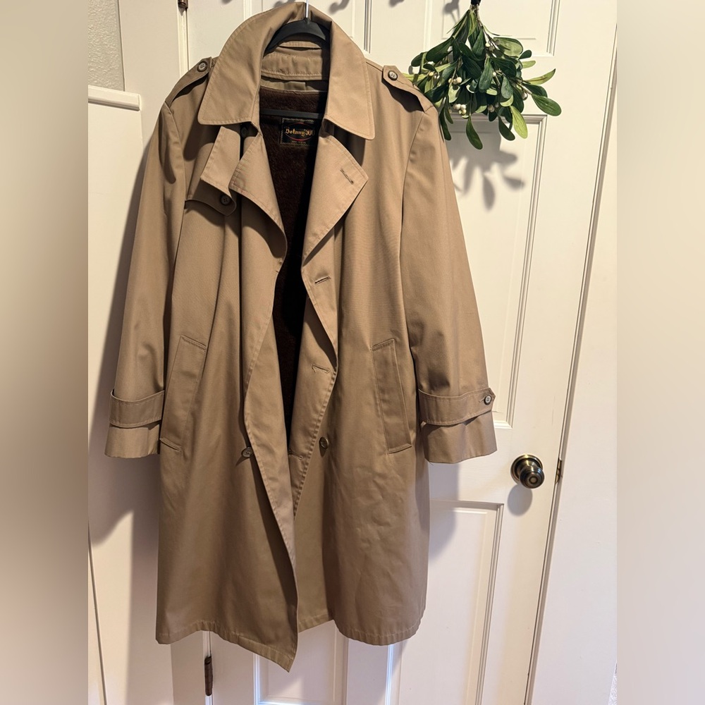 Tan Trench Coat Classic Double-Breasted Design